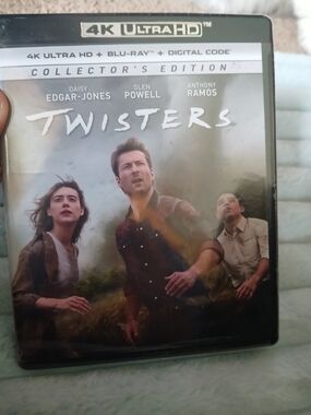 Universal Twisters 4K Ultra HD Blu-ray - Green, White, Black